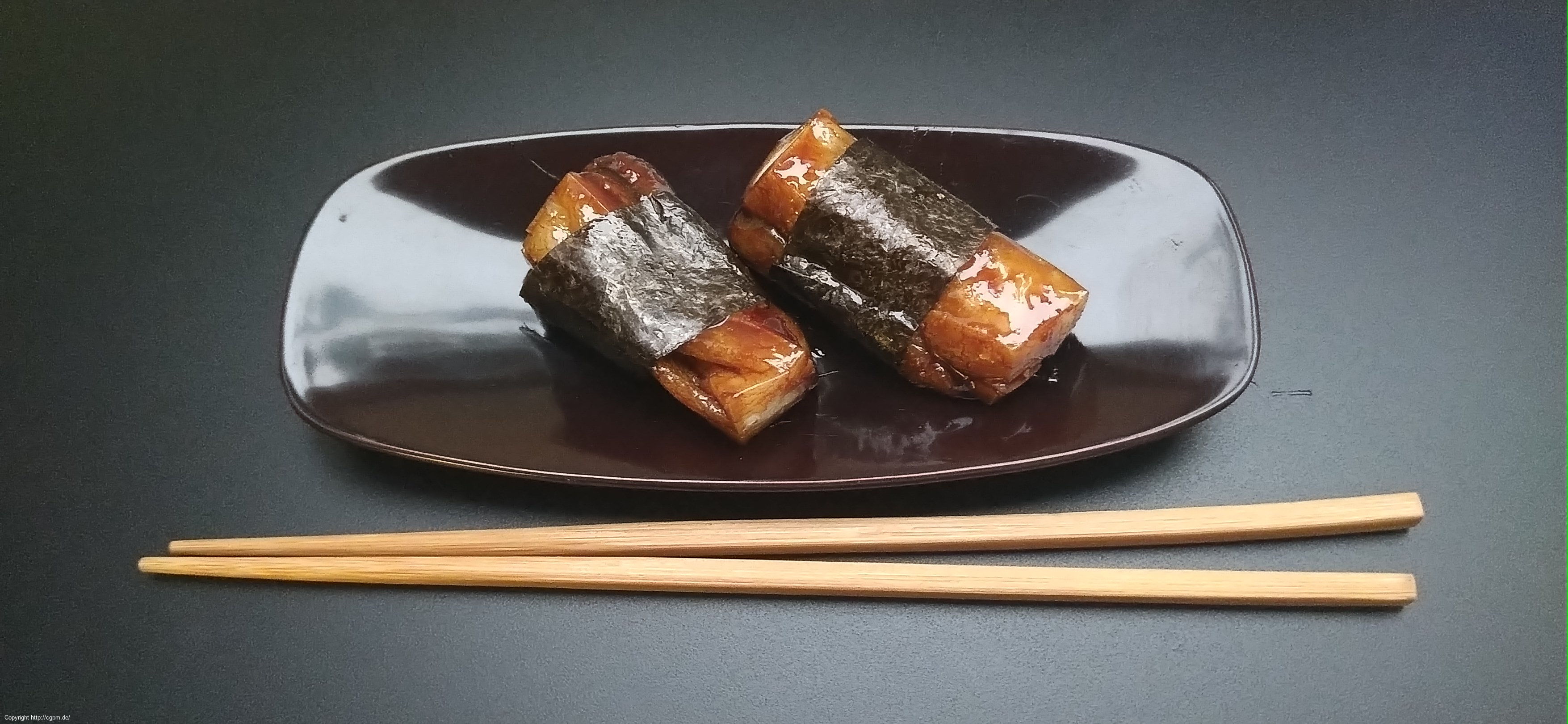 3 Mochi Reiskuchen (Isobeyaki) in würziger Sojasauce
